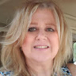 Meet your Posher, Lora